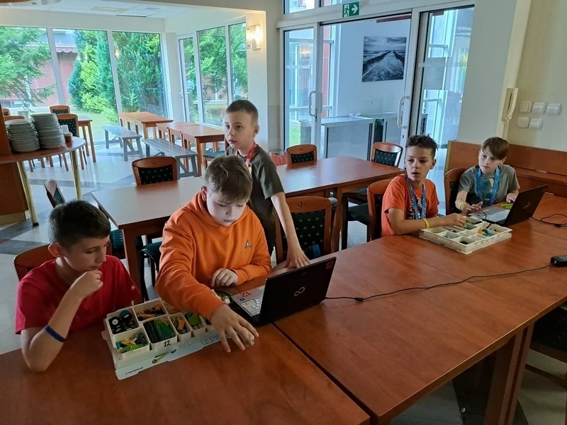 20 2zajecia z konstruowania i programowania robotow.